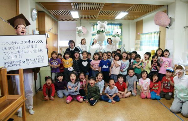 学生さんと子ども達　記念撮影